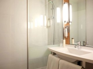 ibis biarritz anglet aeroport