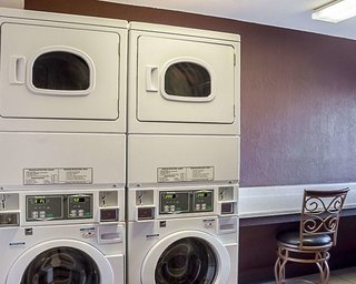 Econo Lodge Black Hills,Near Rushmore Mall,2 star