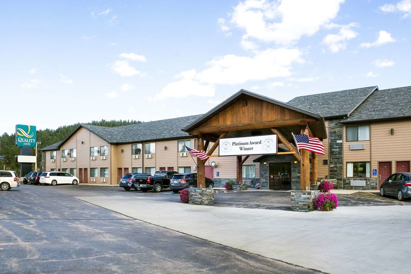 Everspring Inn & Suites