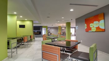 Holiday Inn Express And Suites Jackson Downtown Co,Jackson>>Flowood,3 star