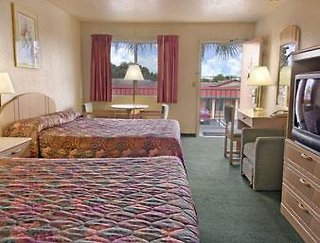 Howard Johnson By Wyndham Modesto Ceres,Modesto>>Ceres,2 star