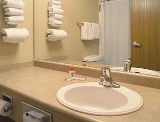 Super 8 By Wyndham Ajax/Toronto On,Durham>>Ajax,2 star