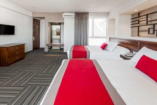 ramada plaza leon
