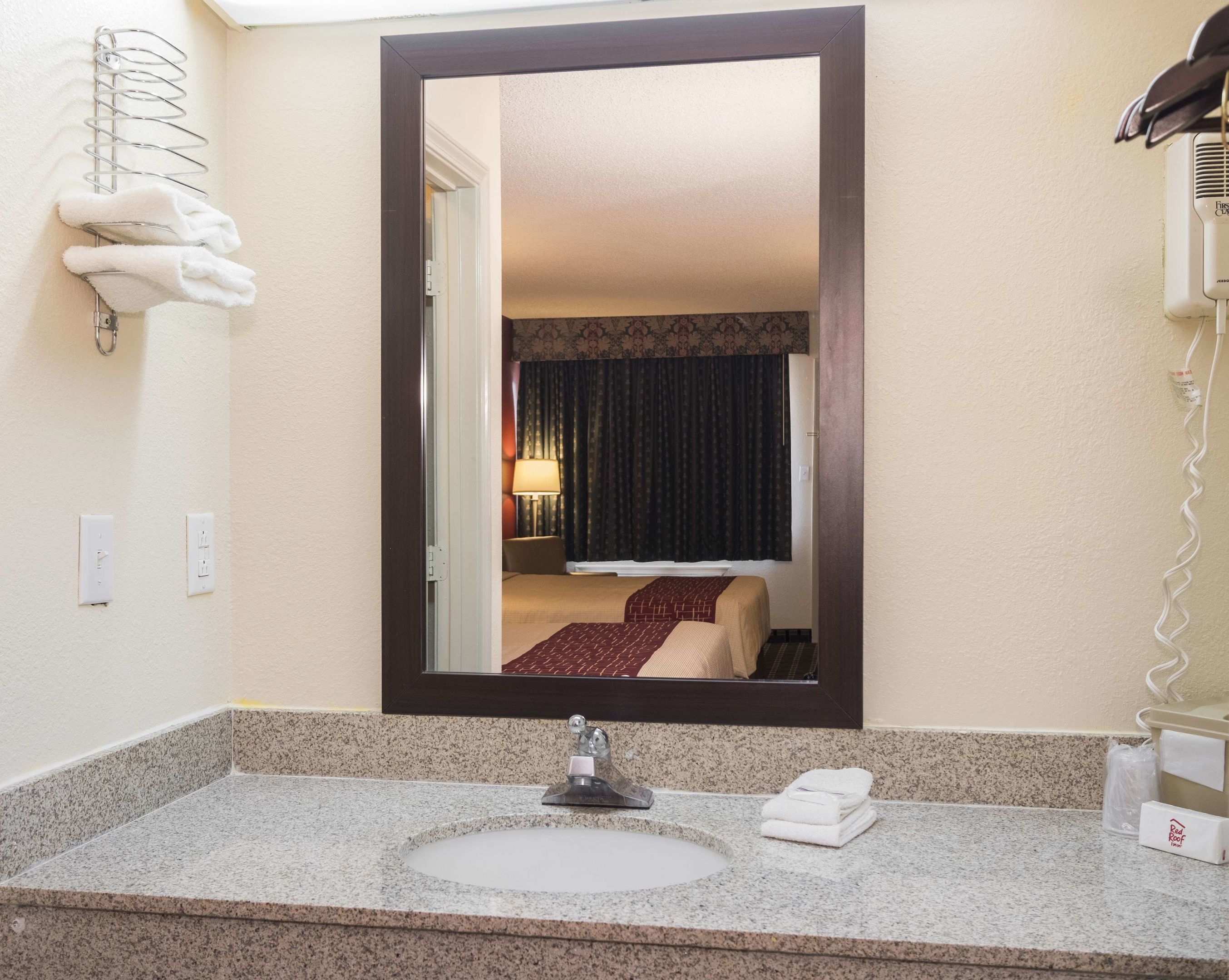 red roof inn acworth emerson lakepoint south