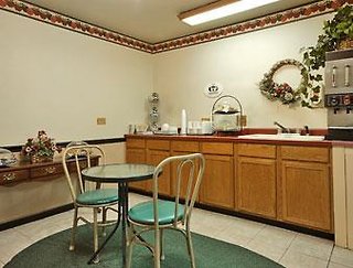 Super 8 By Wyndham Morris,Near Goold Park,2 star