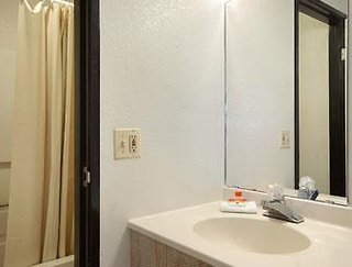 Super 8 By Wyndham Morris,Near Goold Park,2 star
