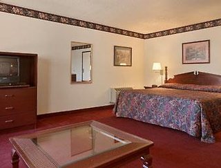 Super 8 By Wyndham Morris,Near Goold Park,2 star