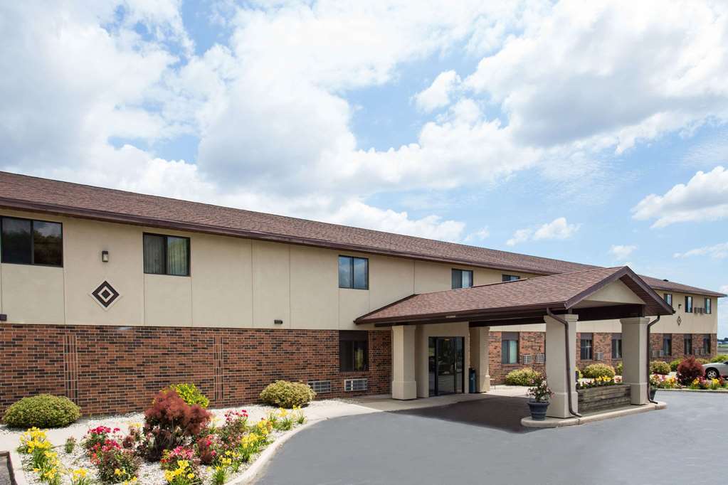 baymont by wyndham oshkosh airport