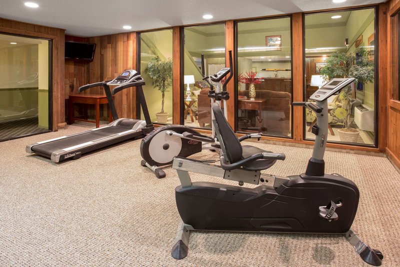 baymont by wyndham oshkosh airport