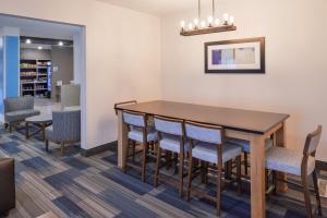 holiday inn express and suites sioux falls at empi