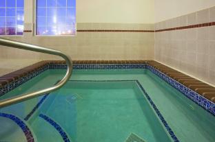 holiday inn express and suites sioux falls at empi