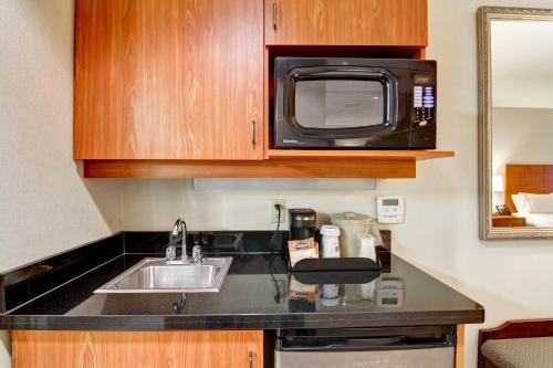 holiday inn express and suites guelph