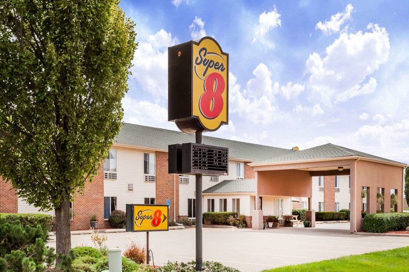 super 8 by wyndham pekin peoria area