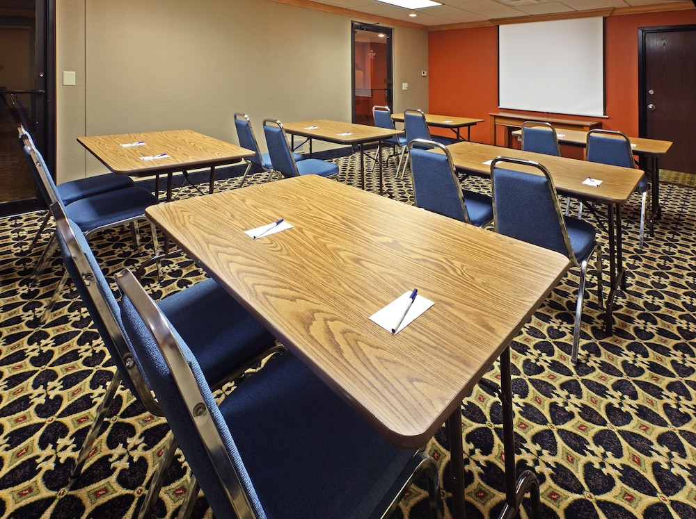 holiday inn express fayetteville univ of ar area by ihg