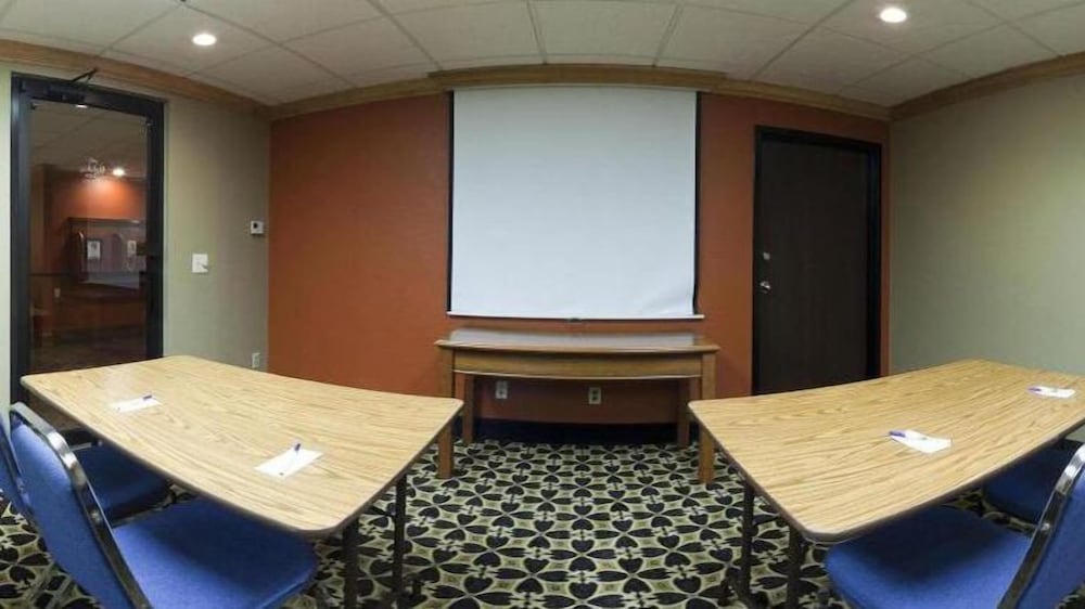 holiday inn express fayetteville univ of ar area by ihg