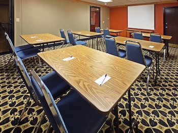 holiday inn express fayetteville univ of ar area by ihg