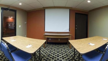 holiday inn express fayetteville univ of ar area by ihg