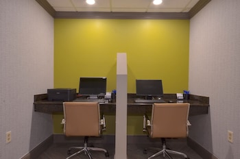 holiday inn express fayetteville univ of ar area by ihg
