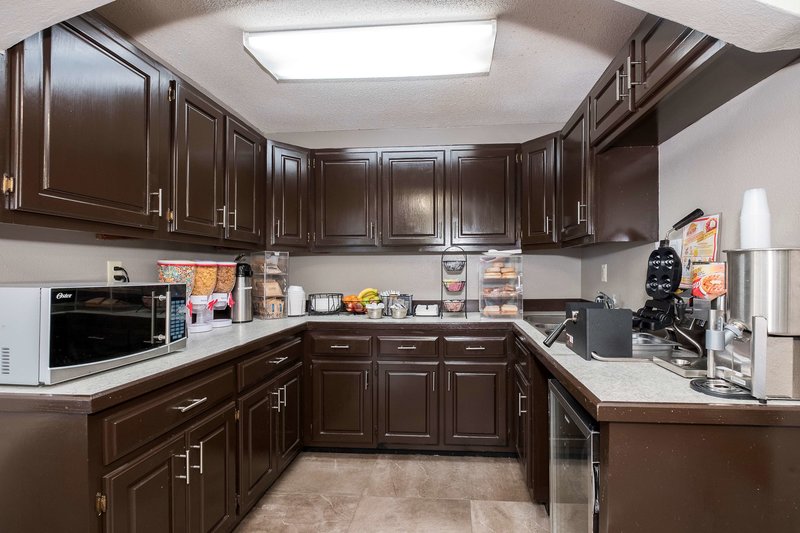 red roof inn plus and suites opelika