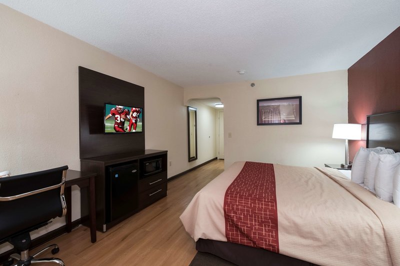 red roof inn plus and suites opelika