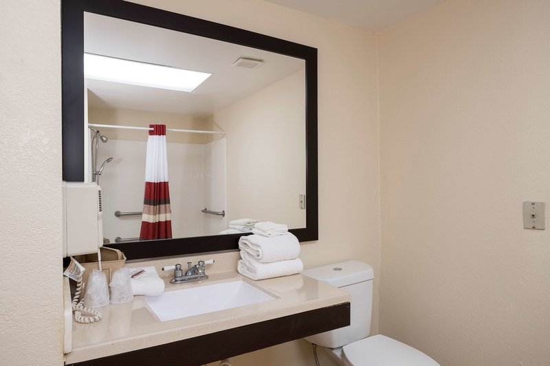 red roof inn plus and suites opelika
