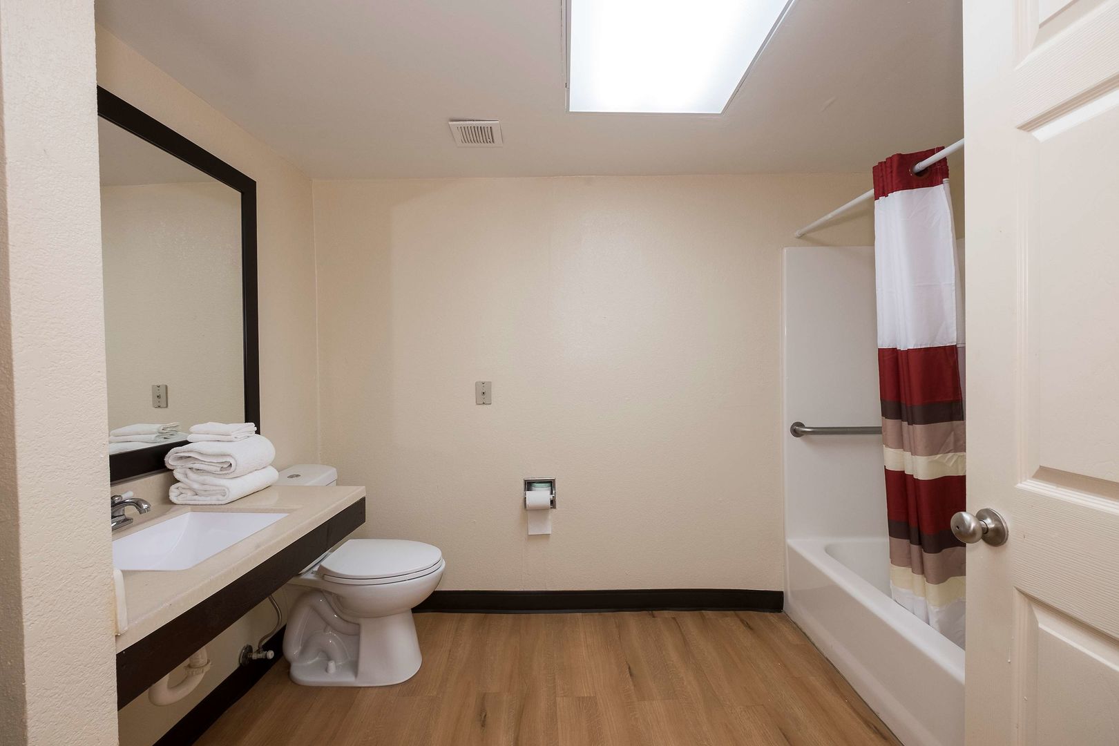 red roof inn plus and suites opelika