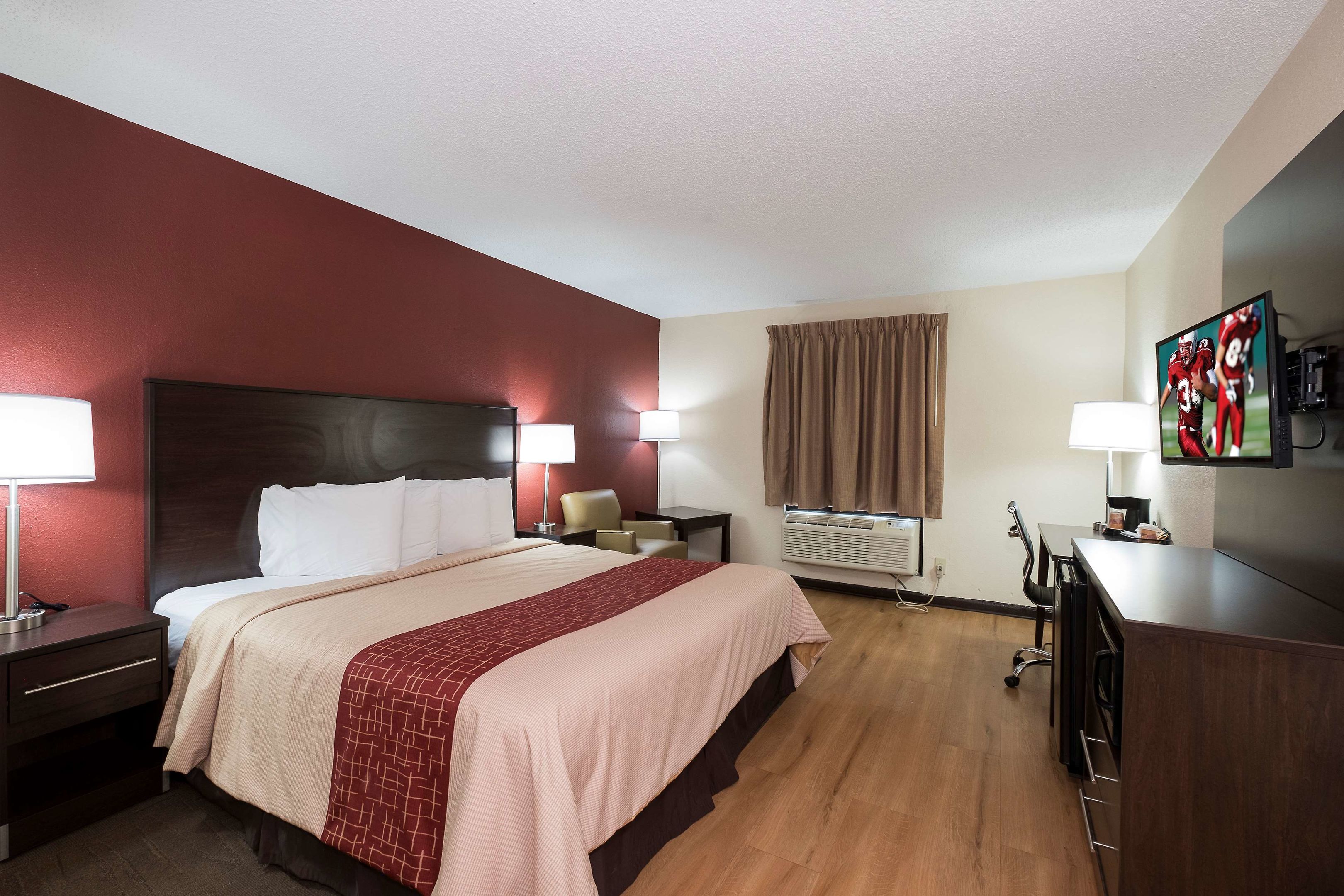 red roof inn plus and suites opelika