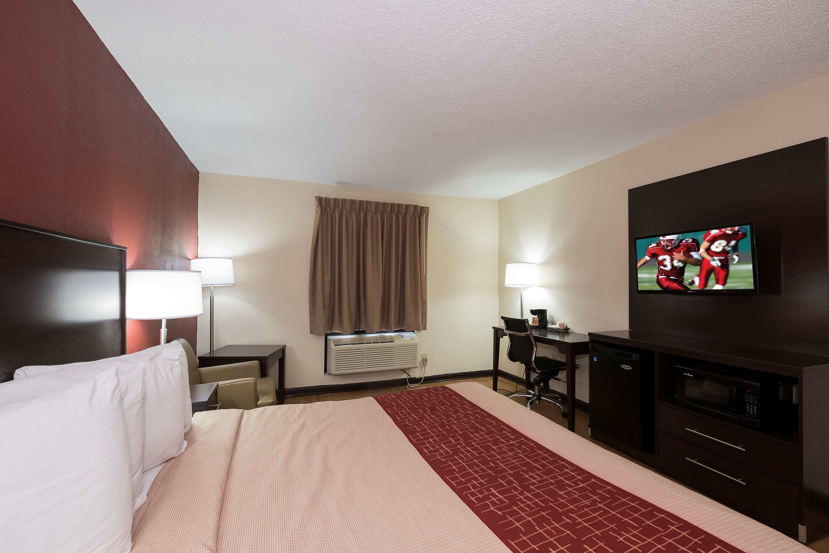 red roof inn plus and suites opelika