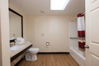 red roof inn plus and suites opelika