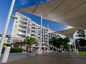 oaks the entrance waterfront suites