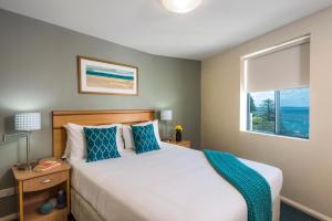oaks the entrance waterfront suites