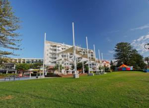 oaks the entrance waterfront suites