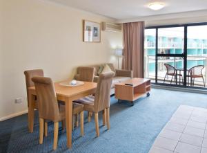 oaks the entrance waterfront suites