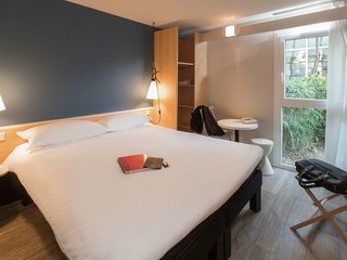 ibis nantes saint herblain