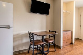 hometowne studios by red roof salem or