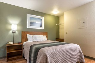 hometowne studios by red roof salem or