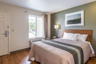 hometowne studios by red roof salem or