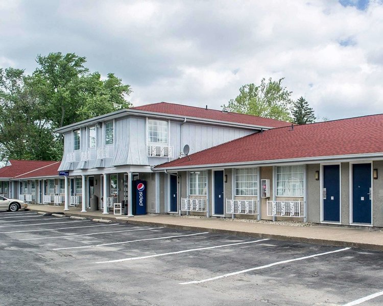 Econo Lodge Inn & Suites South