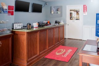 econo lodge inn and suites south