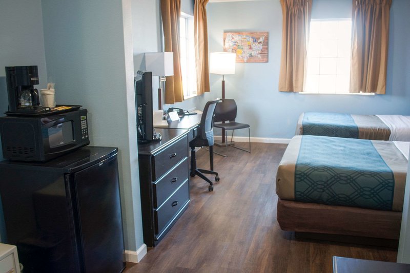 econo lodge inn and suites south