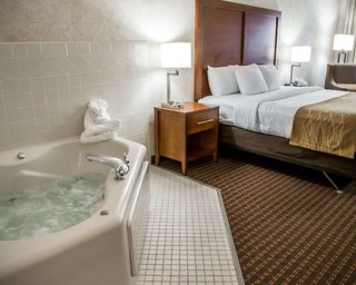 Comfort Inn & Suites Riverview Near Davenport And I-80,Quad Cities>>Le Claire,3 star