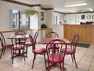 super 8 by wyndham east moline