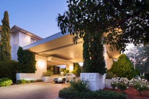Ramada By Wyndham Diplomat Canberra,Canberra>>Australian Capital Territory,4 star