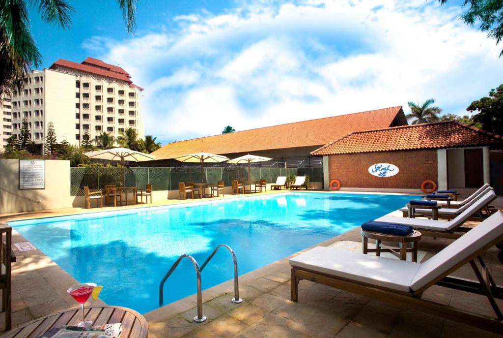 vivanta ernakulam marine drive