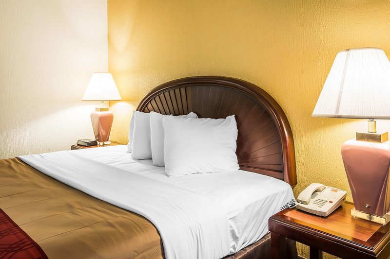 rodeway inn and suites