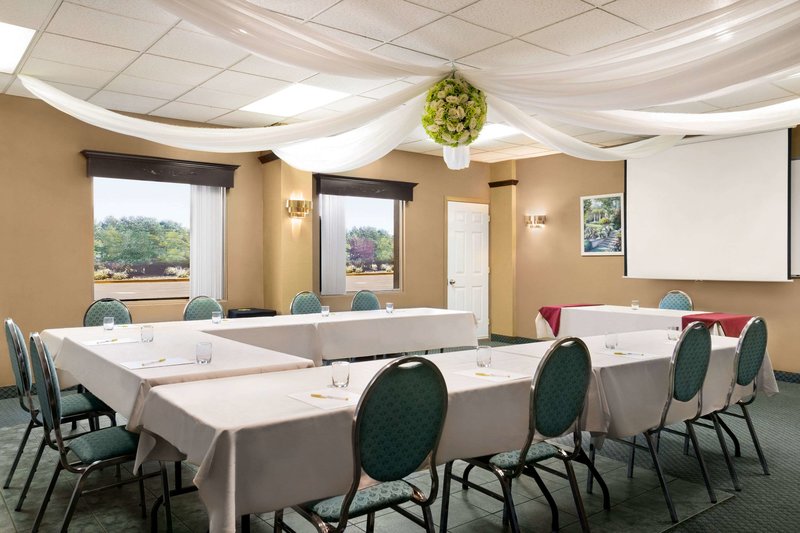 days inn by wyndham ste helene de bagot