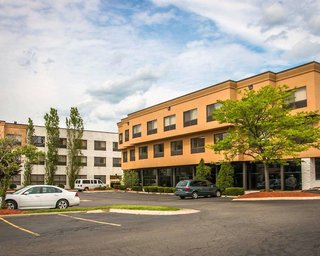 American Inn & Suites Waterford,Lake Angelus>>Detroit,3 star
