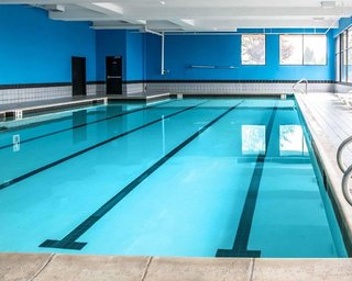 American Inn & Suites Waterford,Lake Angelus>>Detroit,3 star