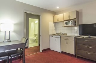Econo Lodge Lethbridge,Taber>>Lethbridge,2 star