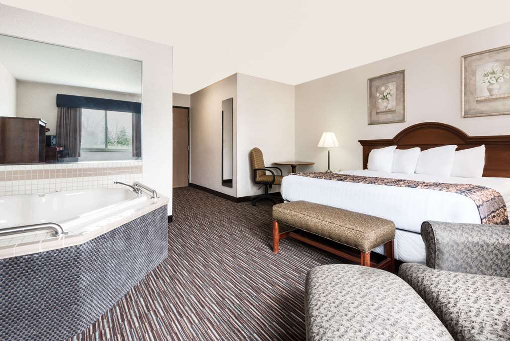 baymont by wyndham columbus rickenbacker